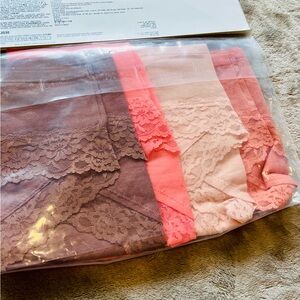 NWT Pack of 4 Lace Trim Hipster Panties